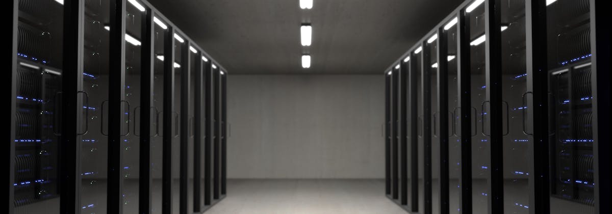 Rack de servidores en data center empresarial